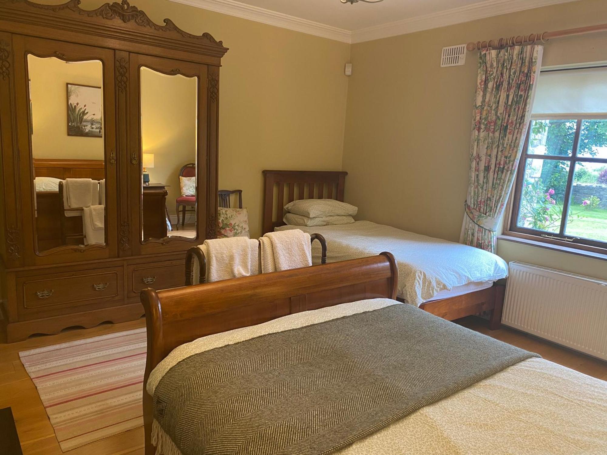 Croagh Patrick Lodge Apartment Westport Buitenkant foto